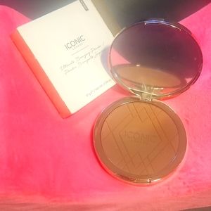 Iconic bronzing powder